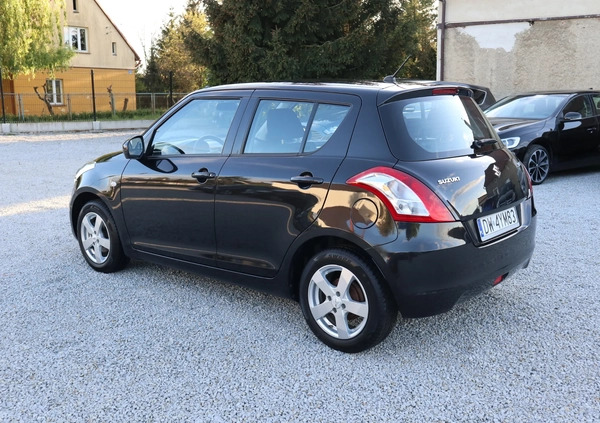 Suzuki Swift cena 35500 przebieg: 67000, rok produkcji 2015 z Piastów małe 137